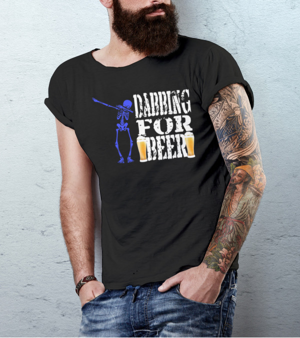 Funny Halloween Blue Skeleton Dabbing For Beer With Beer Glasses T-Shirt