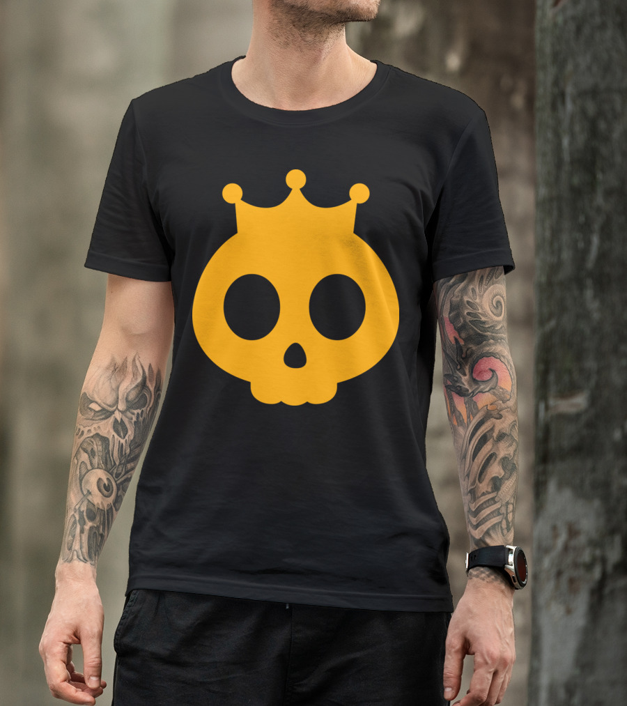 Crowned Skull Icon With Golden Emblem T-Shirt