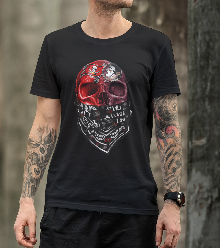 Tampa Bay Buccaneers Skull Bandana Art T-Shirt
