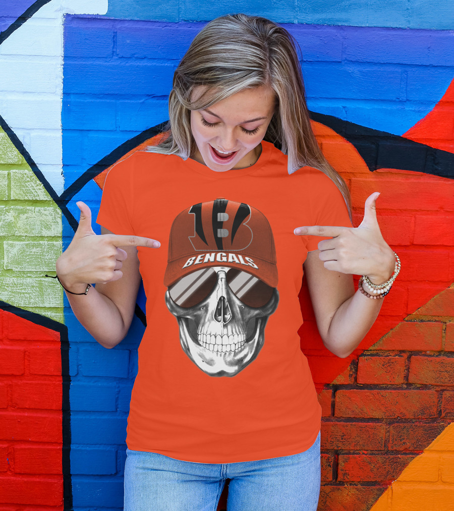 Cincinnati Bengals Skull With Cap And Mirrored Sunglasses T-Shirt