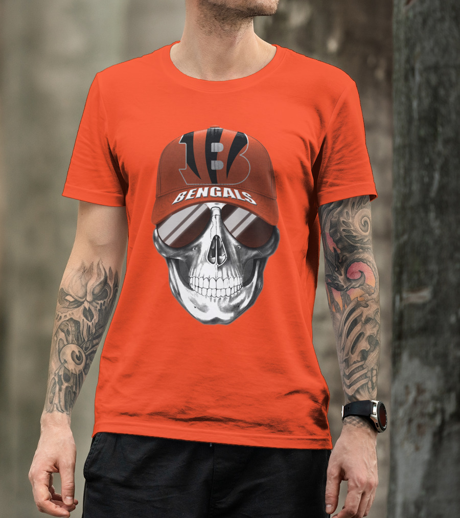 Cincinnati Bengals Skull With Cap And Mirrored Sunglasses T-Shirt