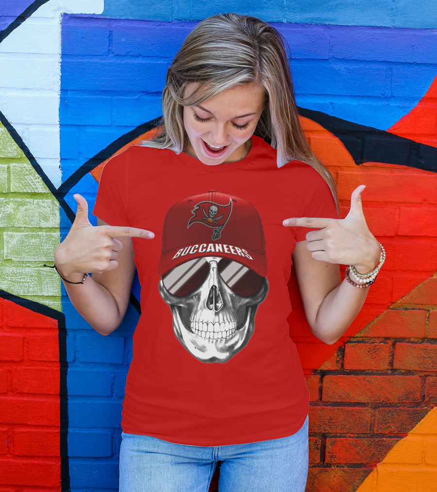 Tampa Bay Buccaneers Skull With Red Cap T-Shirt