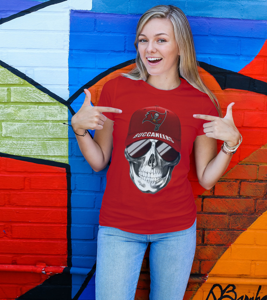 Tampa Bay Buccaneers Skull With Red Cap T-Shirt