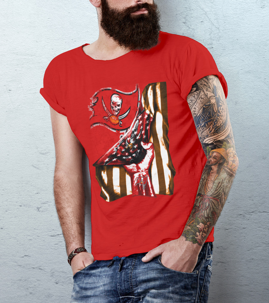 Tampa Bay Buccaneers Skull Flag And Hand With Stars And Stripes T-Shirt
