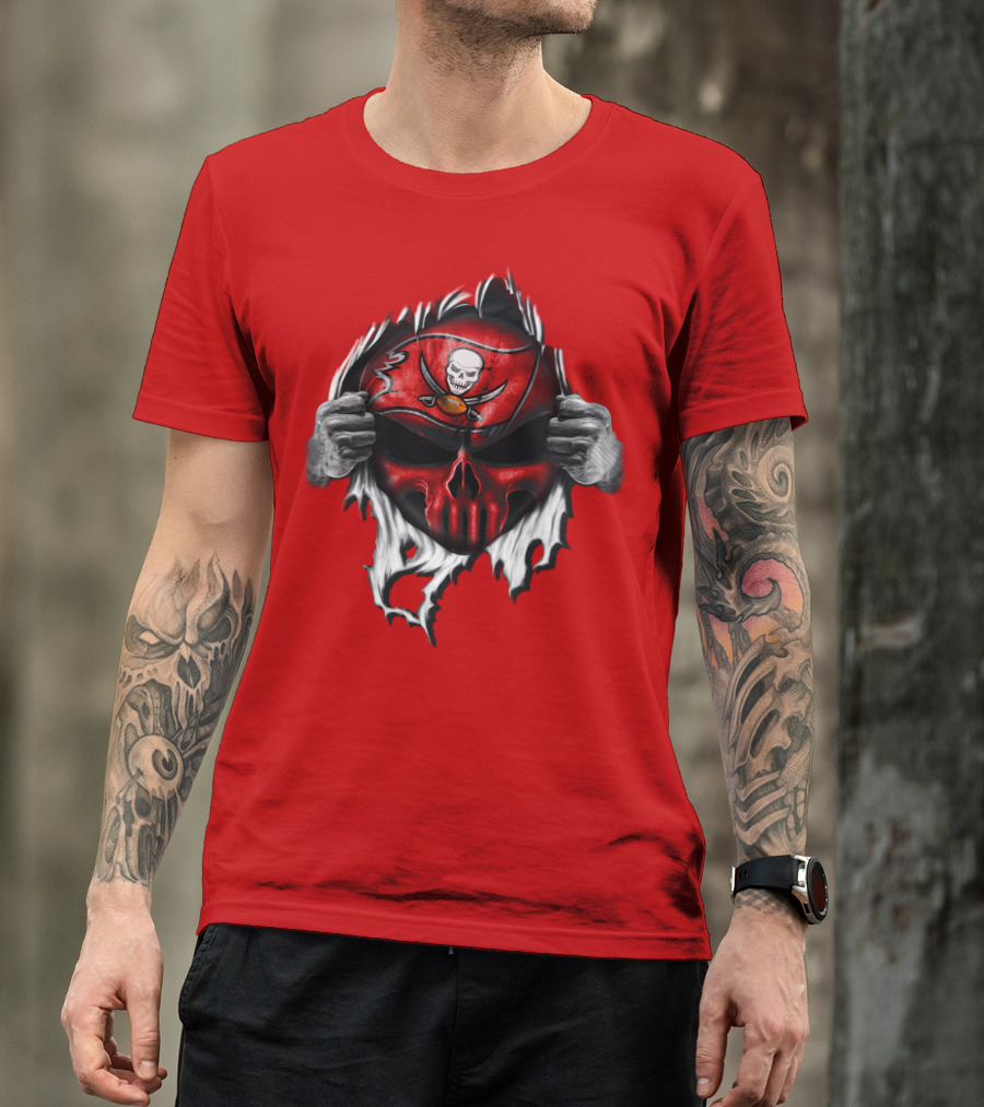 Tampa Bay Buccaneers Skull Face Peeling Back T-Shirt