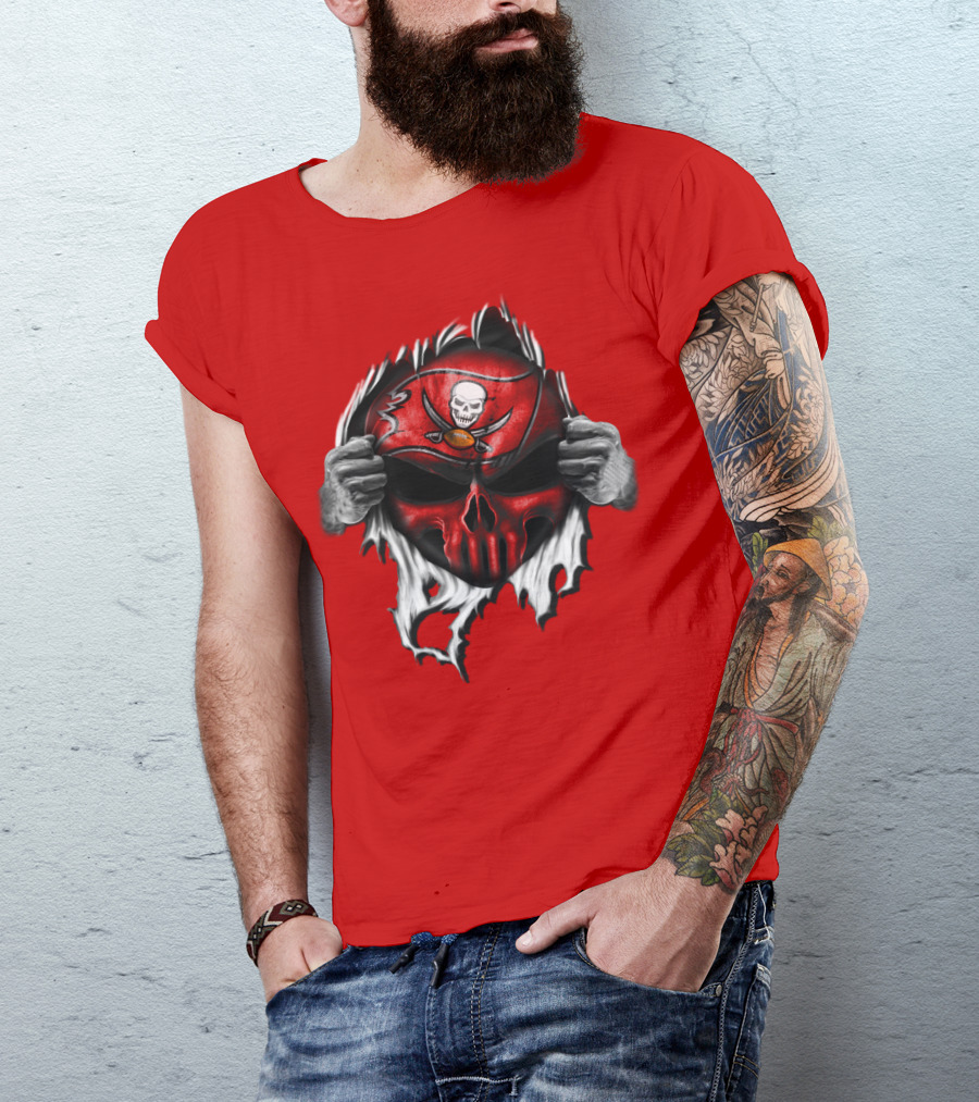 Tampa Bay Buccaneers Skull Face Peeling Back T-Shirt
