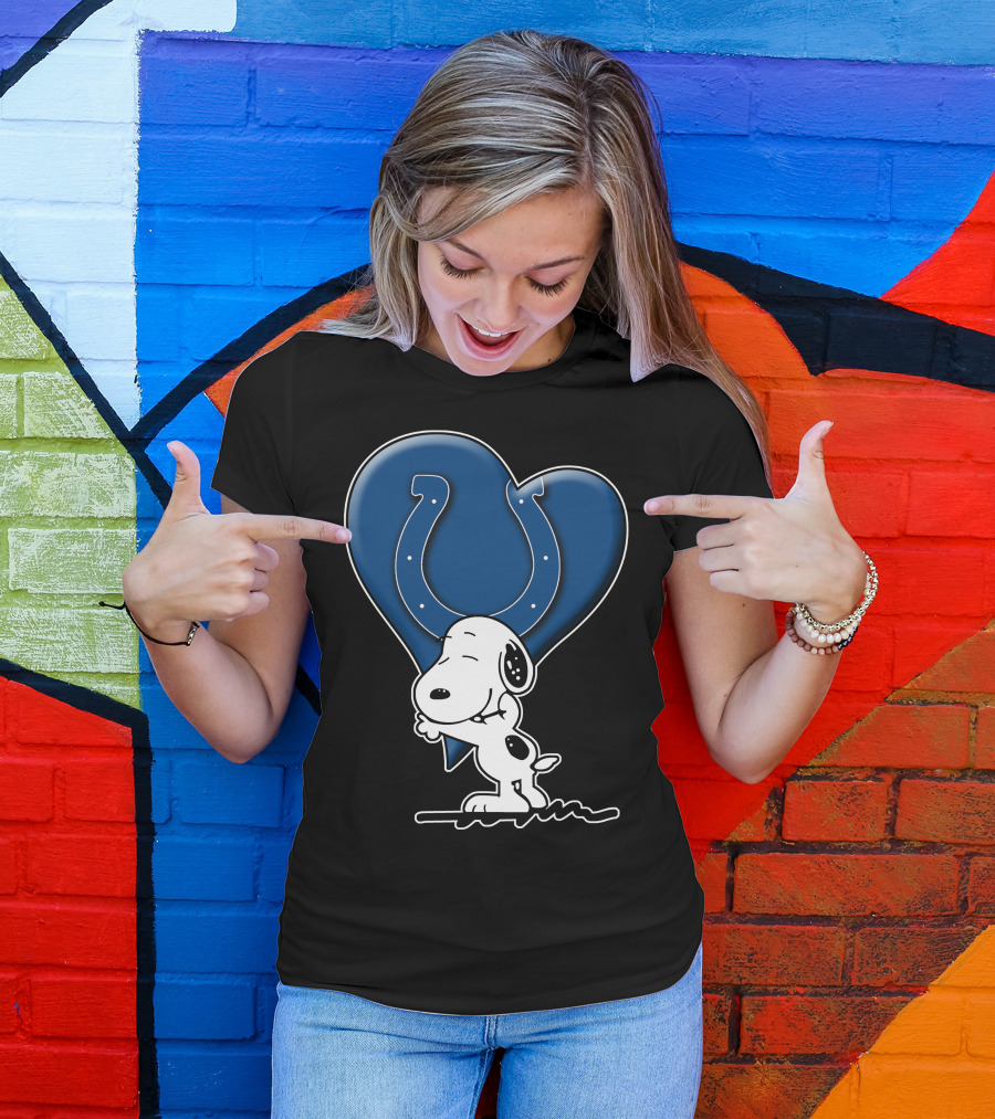 Snoopy Hugging Colts Horseshoe Heart Indianapolis Colts Snp T-Shirt