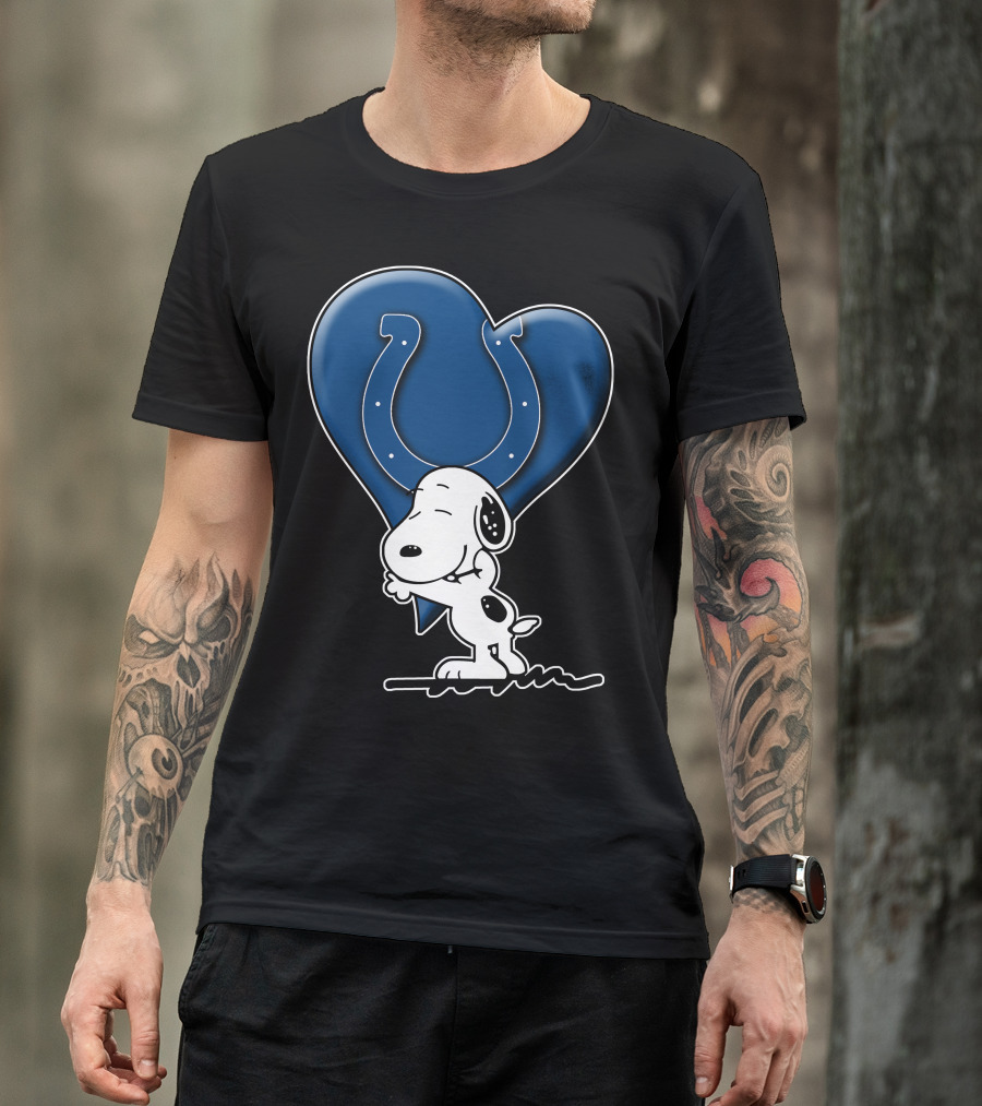 Snoopy Hugging Colts Horseshoe Heart Indianapolis Colts Snp T-Shirt