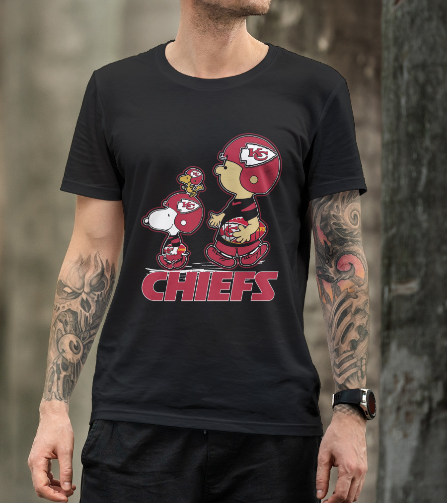 Snpfootball Kansas City Chiefs Snoopy Woodstock Helmet Charlie Brown T-Shirt