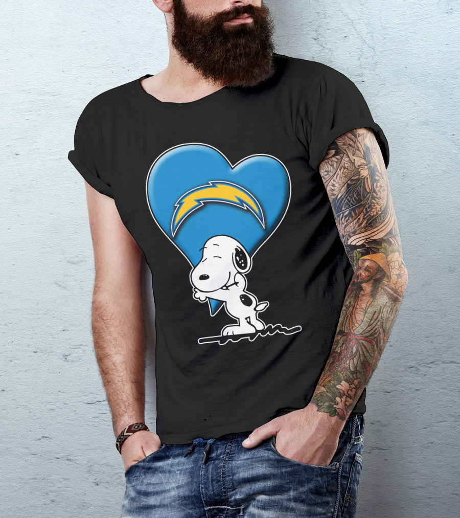 Snp V1 Los Angeles Chargers Snoopy Hugging Heart T-Shirt