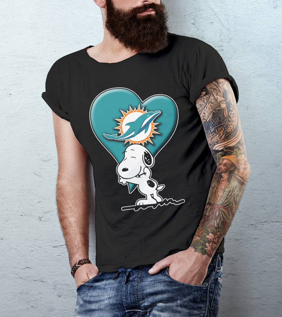 Snp V1 Snoopy Miami Dolphins Heart Hug T-Shirt