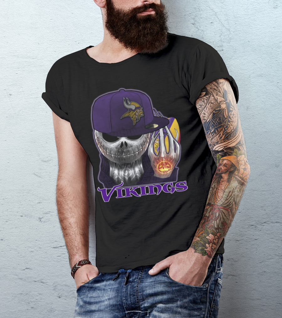 Vikings Skull With Pumpkin And Football In Purple Hat T-Shirt