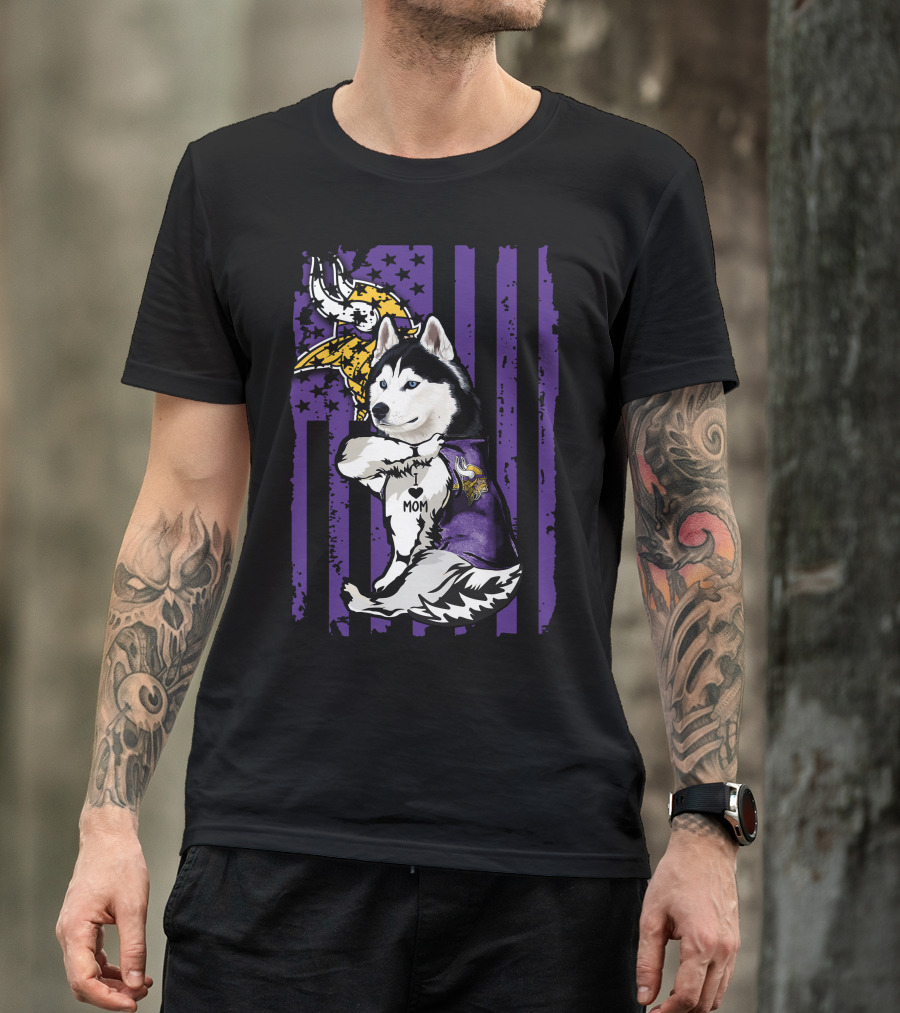 Siberian Husky Vikings Fan Mom Love With Purple Flag And Helmet T-Shirt