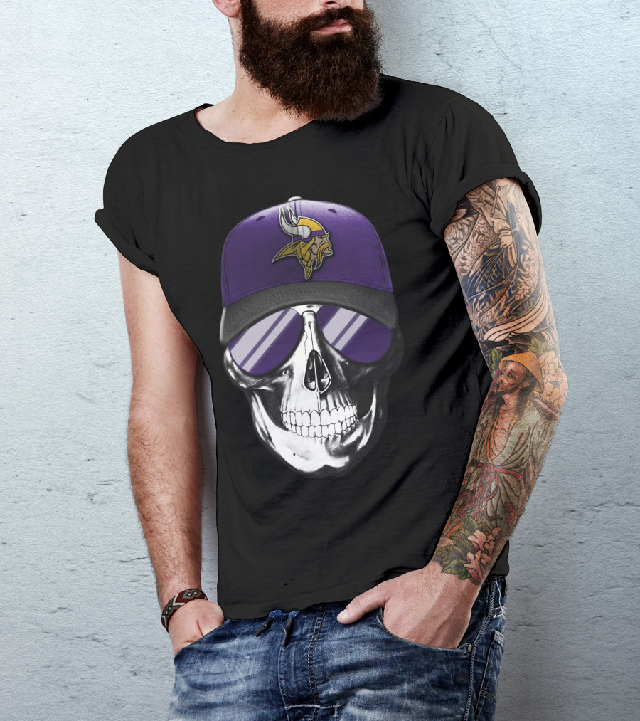 Minnesota Vikings Skull With Purple Hat T-Shirt