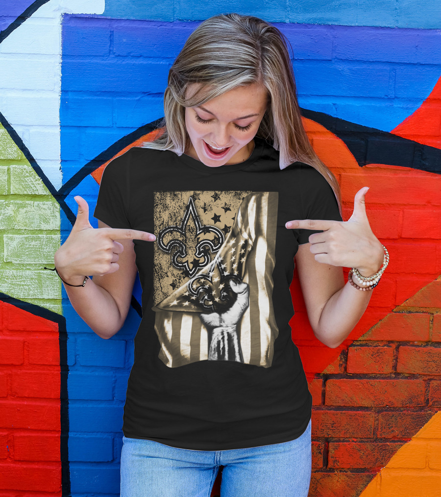 Flag New Orleans Saints Fleur-De-Lis Stars And Stripes Hand Pulling Black And Gold T-Shirt