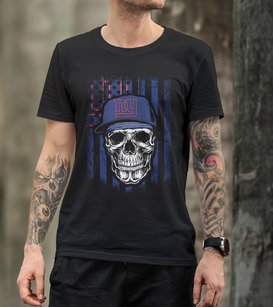 New York Giants Skull With Blue Hat And American Flag Background T-Shirt