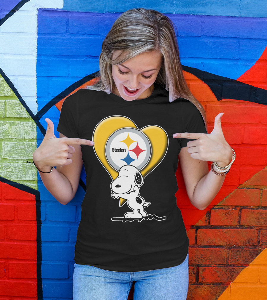 Snoopy Hugging Heart Steelers Logo Pittsburgh Steelers Fan Gear T-Shirt