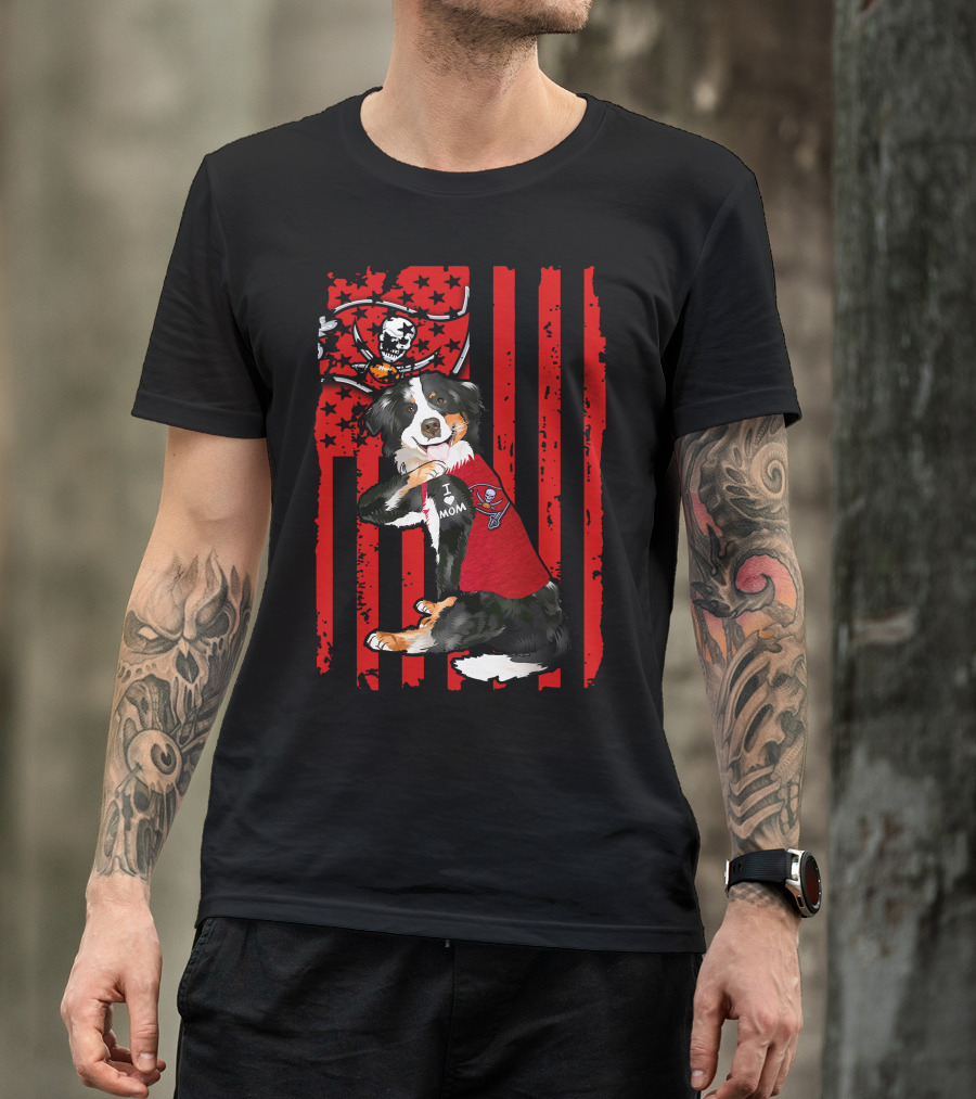Border Collie In I Love Mom Shirt With Tampa Bay Buccaneers Flag T-Shirt