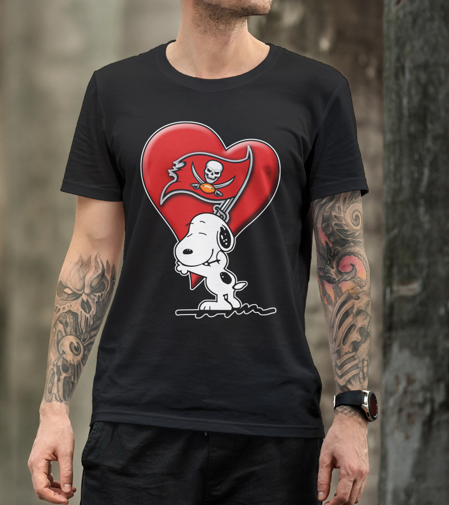 Snoopy Heart Tampa Bay Buccaneers Flag T-Shirt