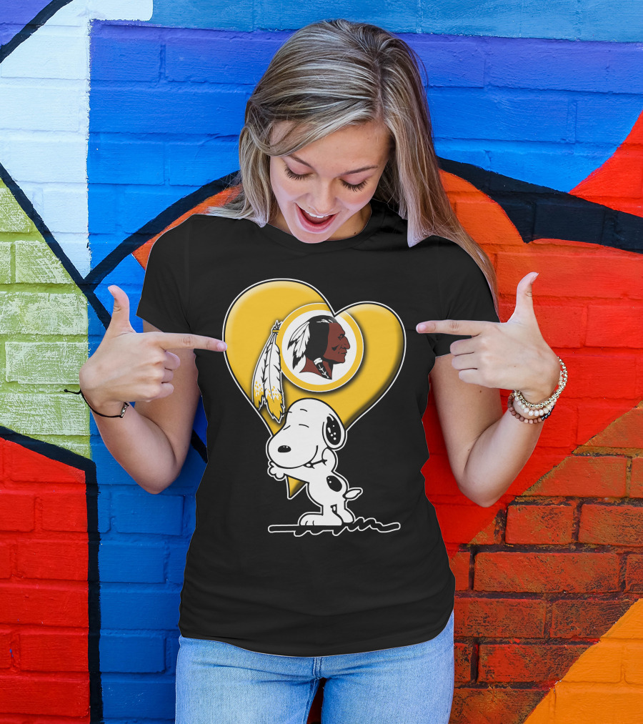 Snoopy Hugging Heart Washington Redskins T-Shirt