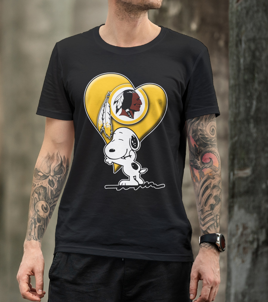 Snoopy Hugging Heart Washington Redskins T-Shirt
