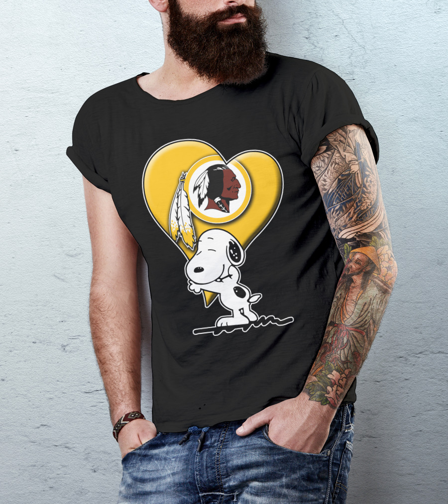 Snoopy Hugging Heart Washington Redskins T-Shirt