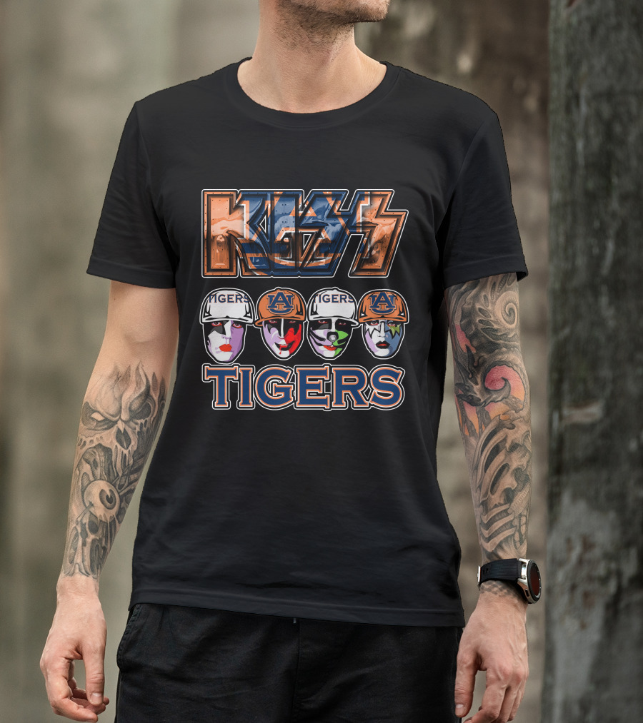 Kiss Auburn Tigers Fan Art With Painted Faces And Team Hats T-Shirt
