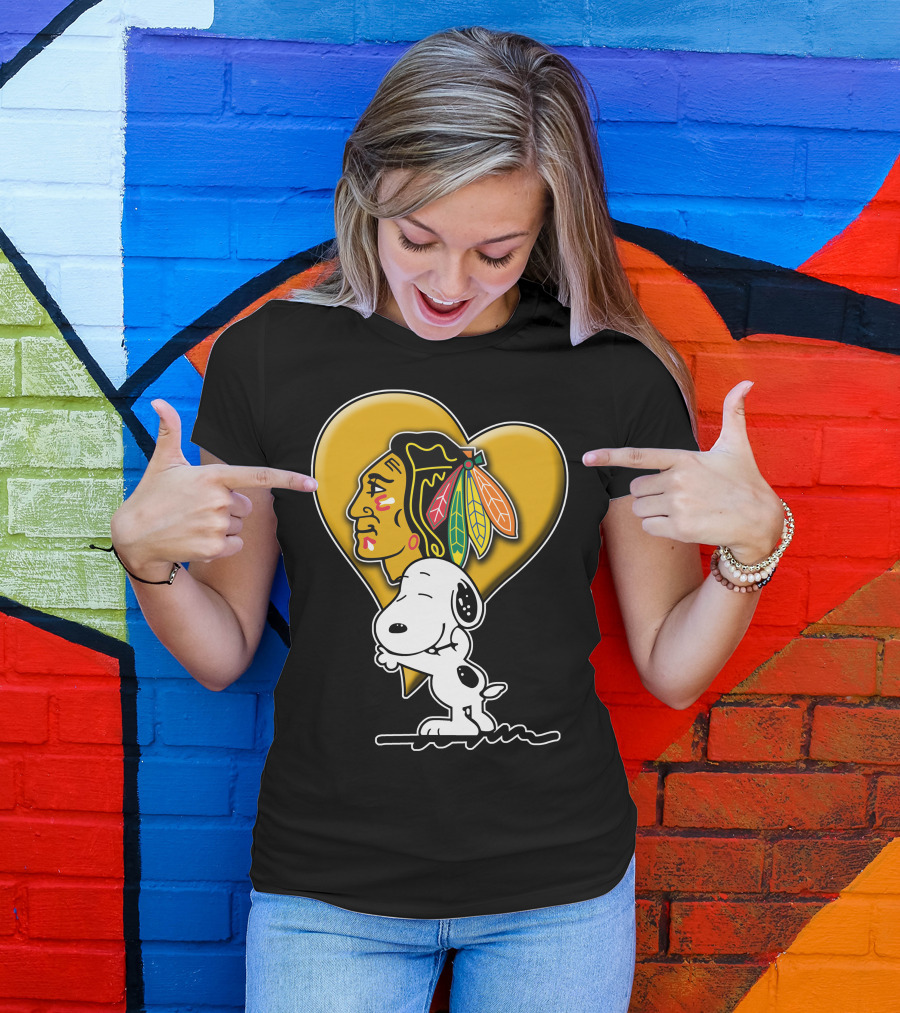 Snoopy Hugging Chicago Blackhawks Heart T-Shirt