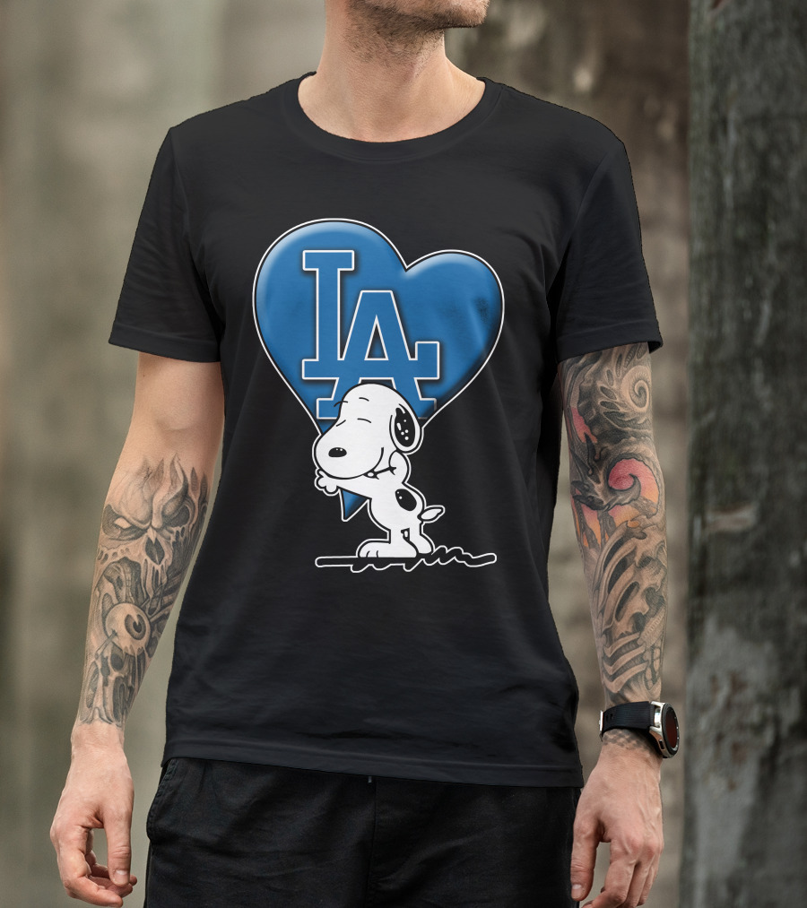 Snoopy Hugging La Dodgers Heart Snp V1 Los Angeles Dodgers T-Shirt