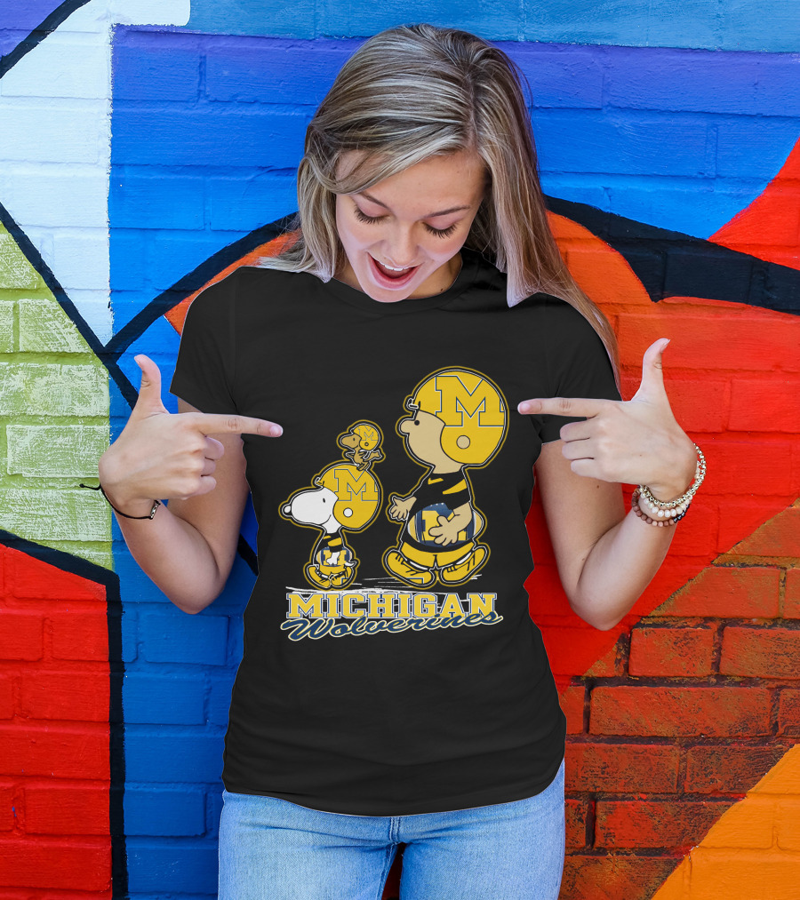 Snpfootball Michigan Wolverines Peanuts Characters Charlie Brown Snoopy Woodstock T-Shirt