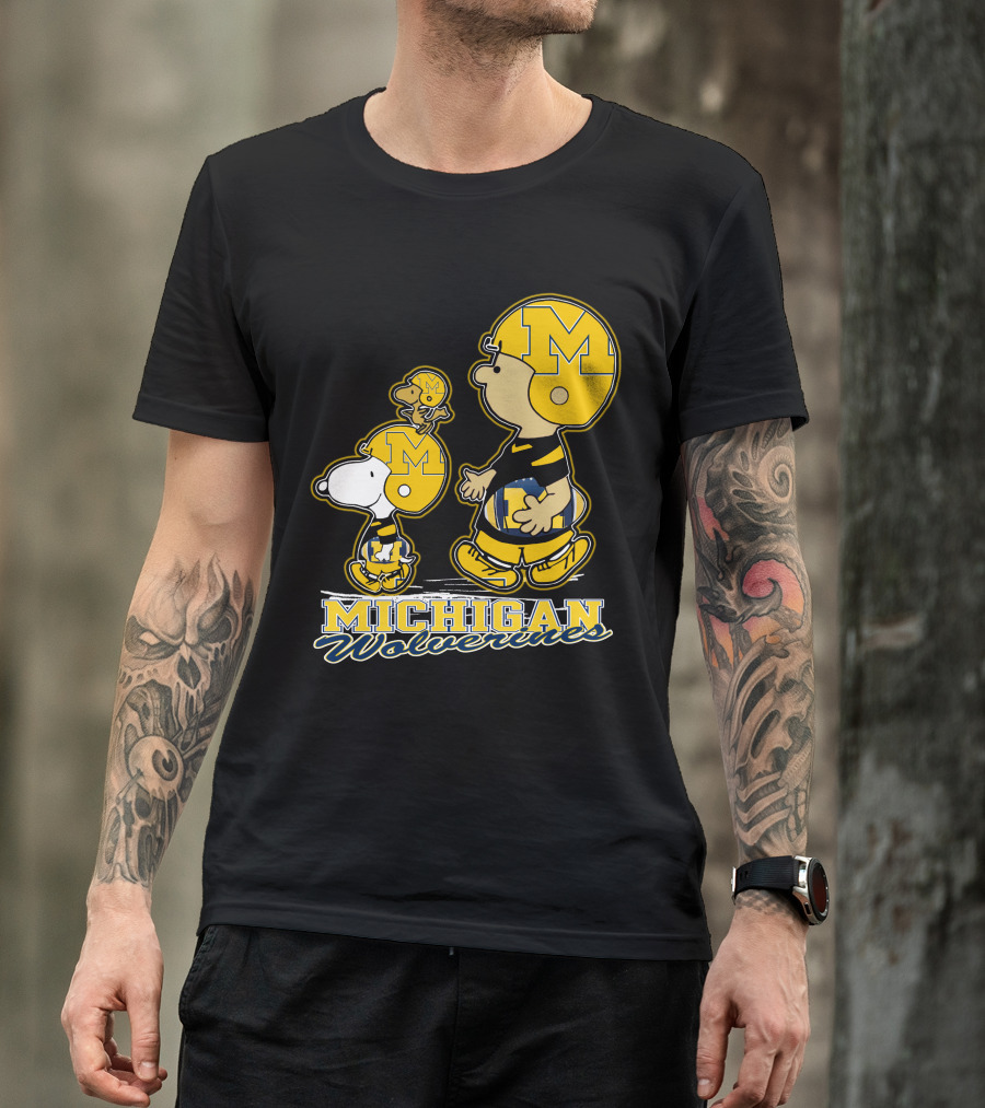 Snpfootball Michigan Wolverines Peanuts Characters Charlie Brown Snoopy Woodstock T-Shirt