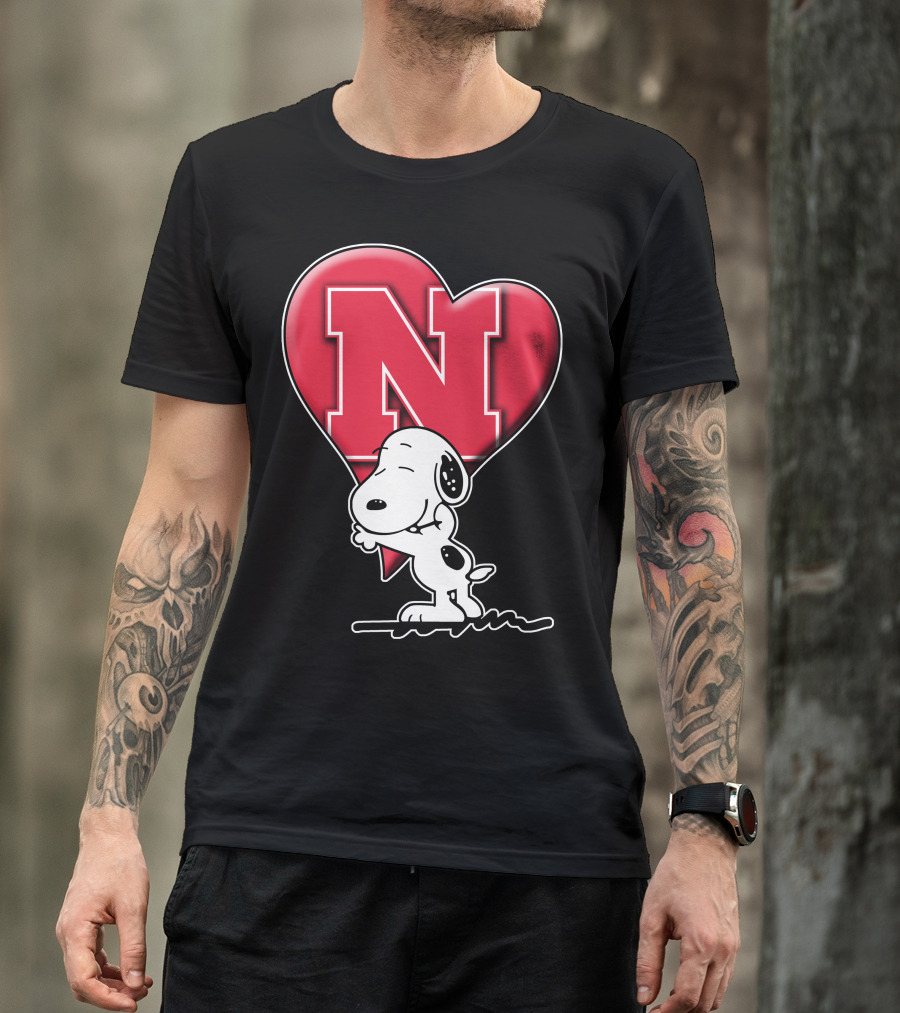 Snp V1 Nebraska Cornhuskers Snoopy Hugging Red Heart N T-Shirt