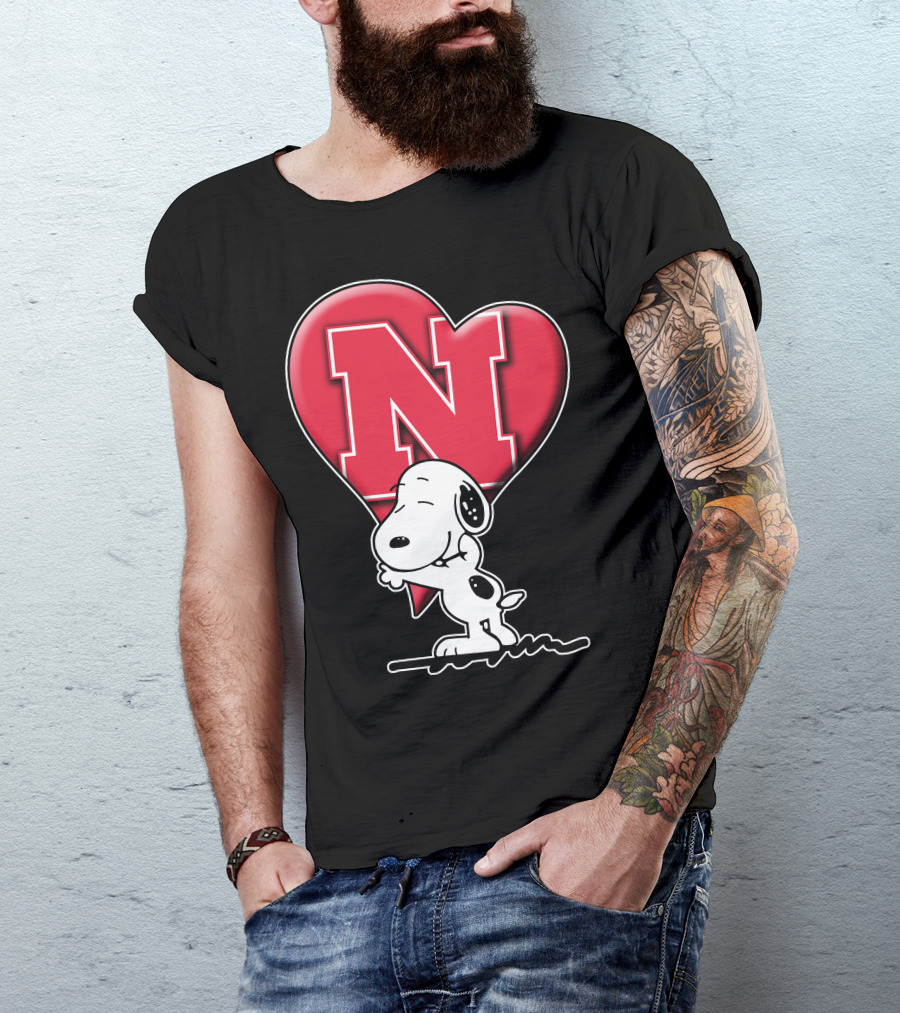 Snp V1 Nebraska Cornhuskers Snoopy Hugging Red Heart N T-Shirt