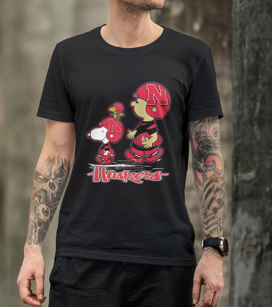 Snpfootball Nebraska Cornhuskers Huskers Charlie Brown Snoopy Woodstock Football Helmets T-Shirt