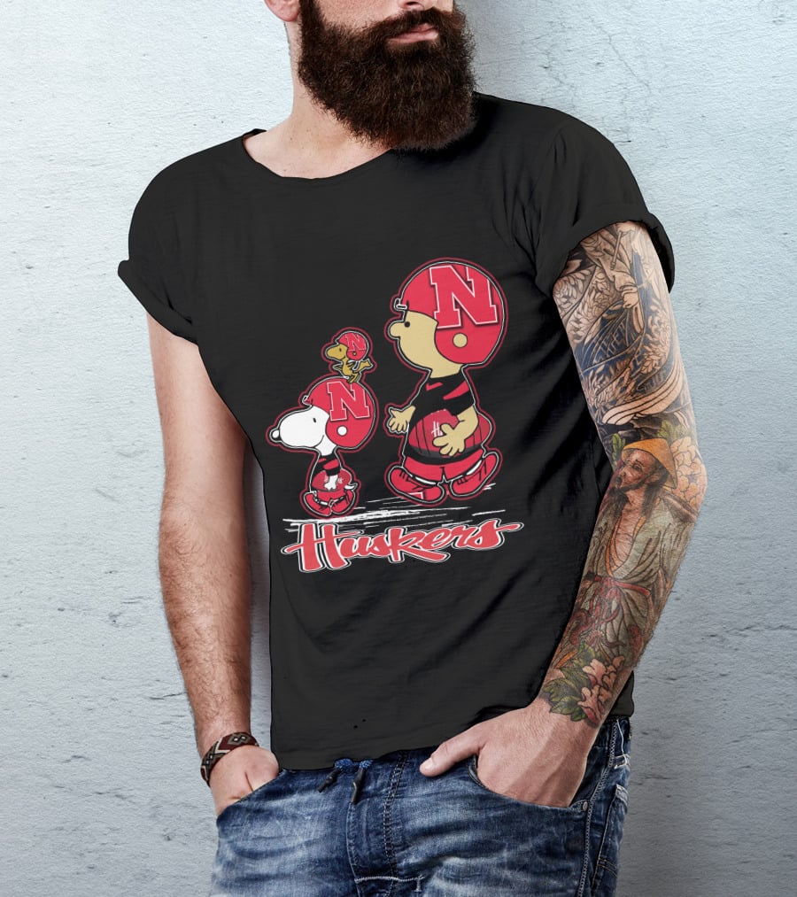 Snpfootball Nebraska Cornhuskers Huskers Charlie Brown Snoopy Woodstock Football Helmets T-Shirt
