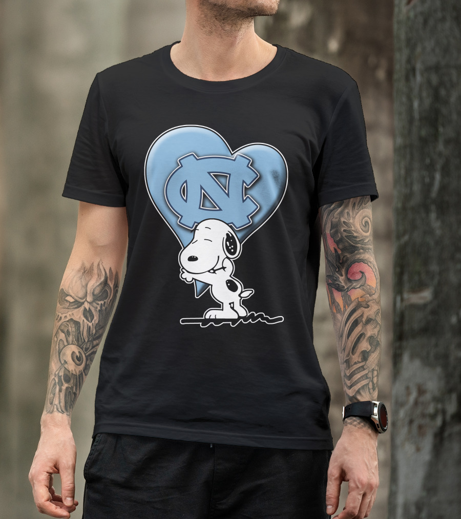 Snoopy Hugging North Carolina Tar Heels Logo Heart T-Shirt