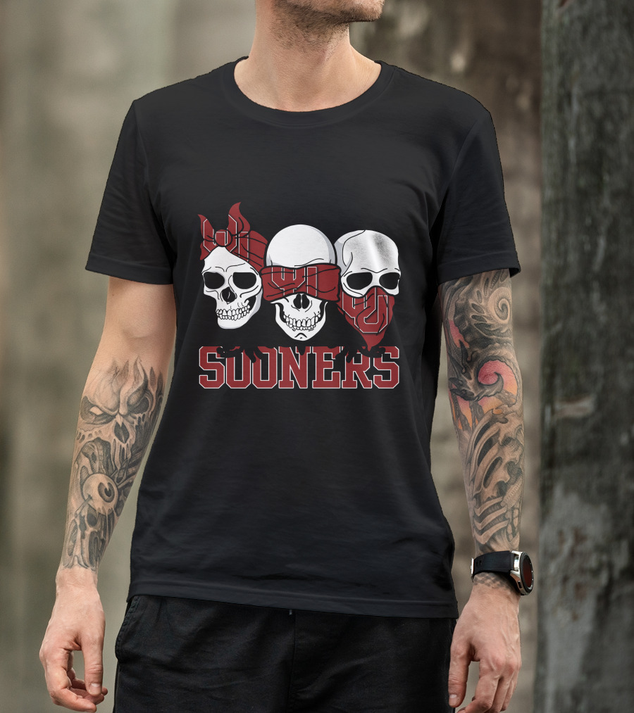 Sooners Three Skulls Bandanas T-Shirt