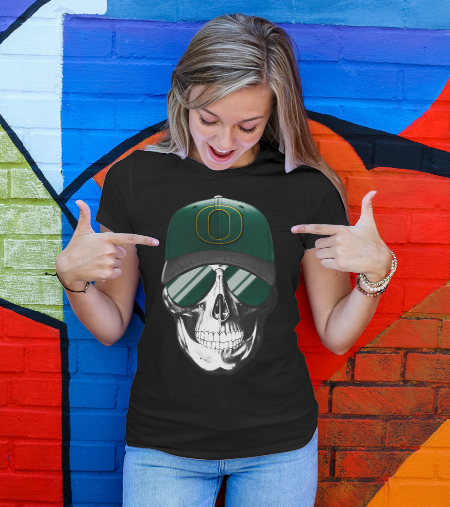Oregon Ducks Skull With Green Hat And Reflective Glasses T-Shirt