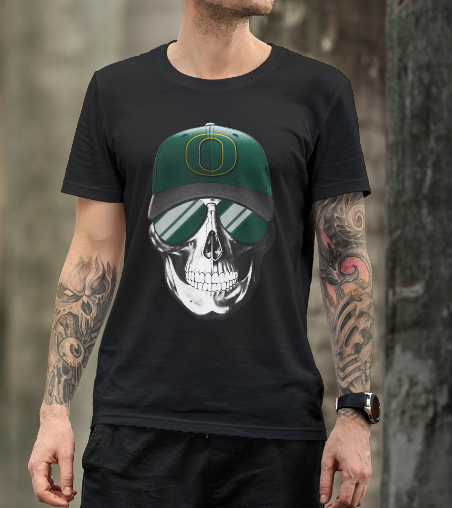 Oregon Ducks Skull With Green Hat And Reflective Glasses T-Shirt