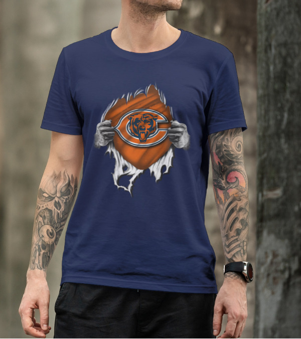 Torn CHICAGO BEARS Logo With Rip Effect Hands T-Shirt