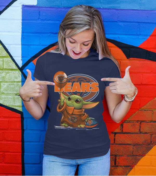 Yoda Chicago Bears Balloon And Football T-Shirt