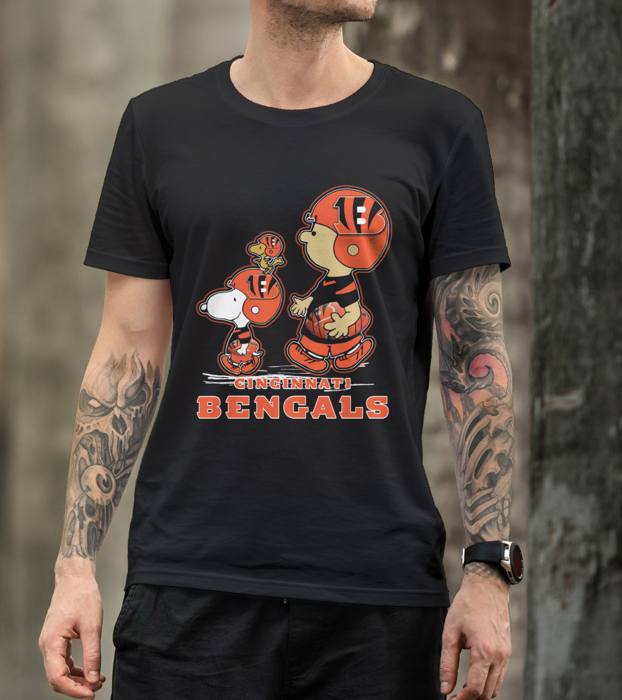 CINCINNATI BENGALS PEANUTS FOOTBALL CHARACTERS T-Shirt