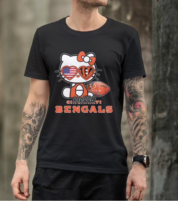 Hello Kitty Cincinnati Bengals American Football Heart Eyes T-Shirt