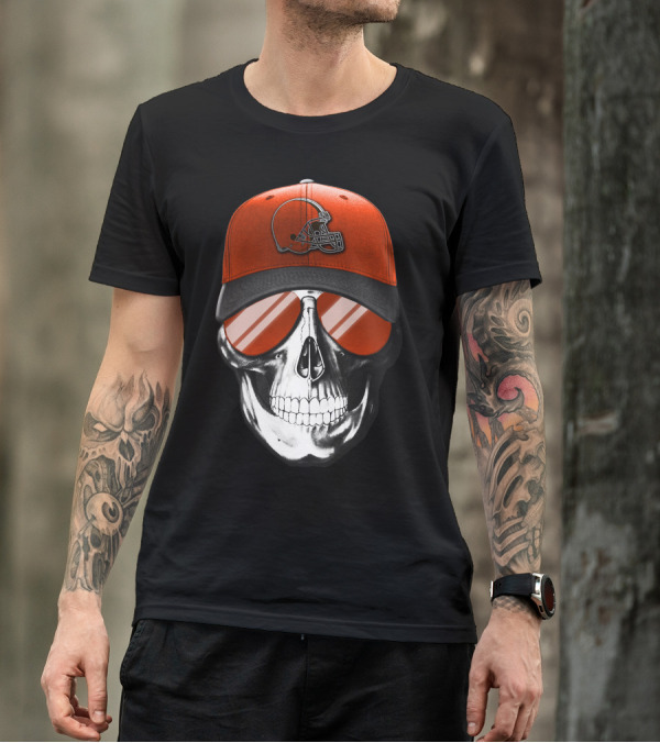 Cleveland Browns Skull With Football Helmet Hat And Sunglasses T-Shirt