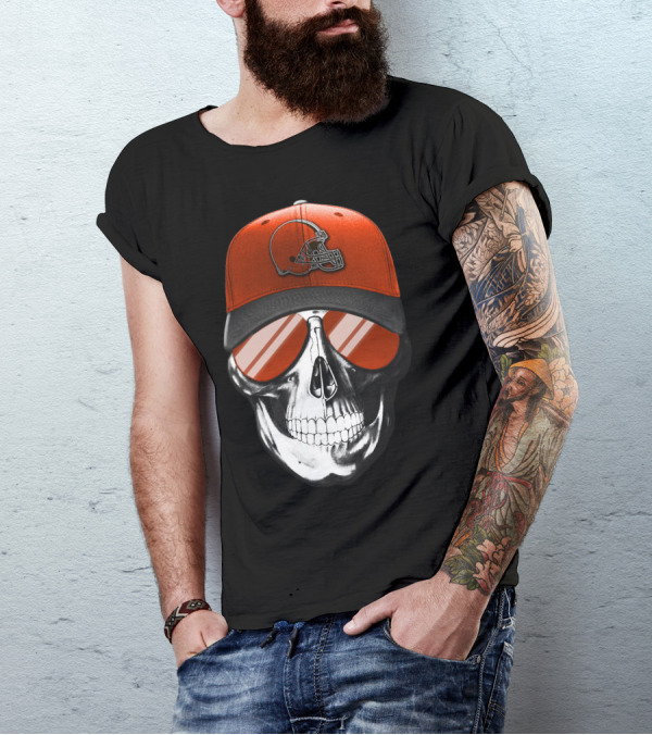Cleveland Browns Skull With Football Helmet Hat And Sunglasses T-Shirt