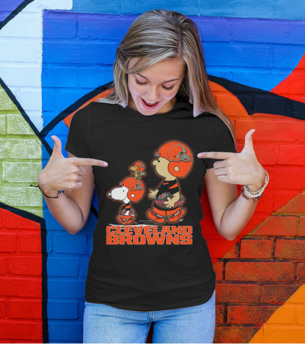 Snpfootball CLEVELAND BROWNS Peanuts Characters Football Helmets T-Shirt