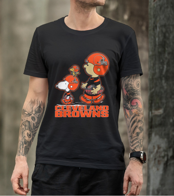 Snpfootball CLEVELAND BROWNS Peanuts Characters Football Helmets T-Shirt