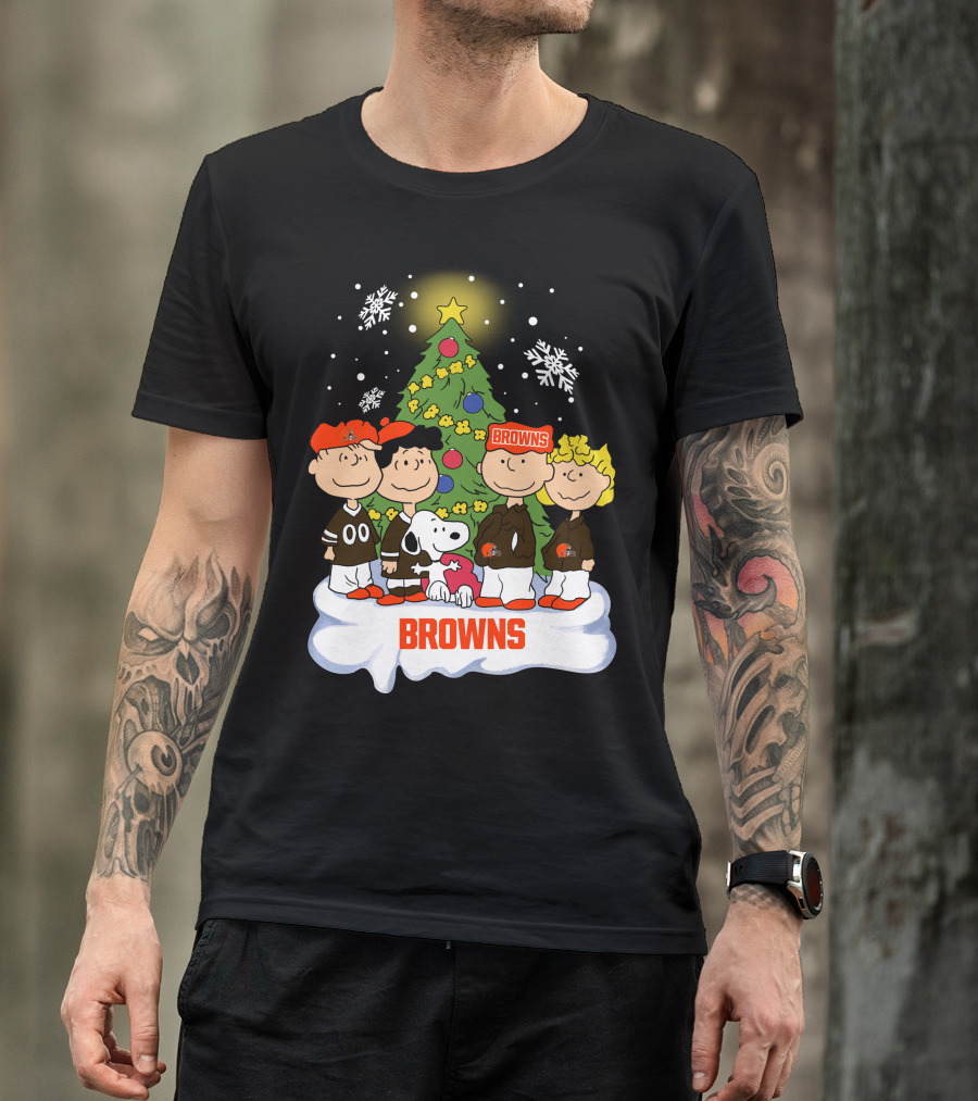 Snoopy Christmas Cleveland Browns Peanuts Characters Holiday Scene T-Shirt
