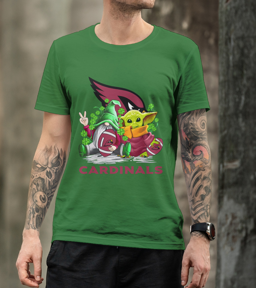 Arizona Cardinals Football Patrick's Day Gnome And Baby Alien With Shamrocks T-Shirt
