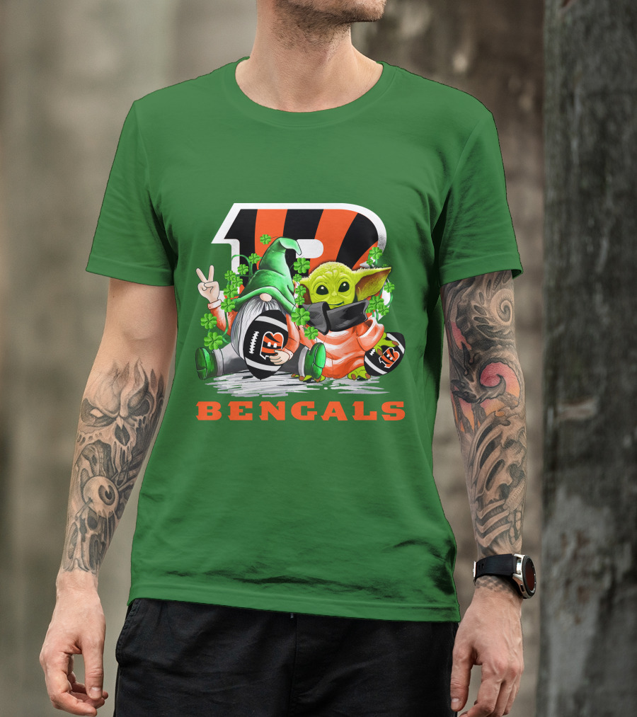 Cincinnati Bengals St. Patrick's Day Gnome And Baby Yoda Football T-Shirt